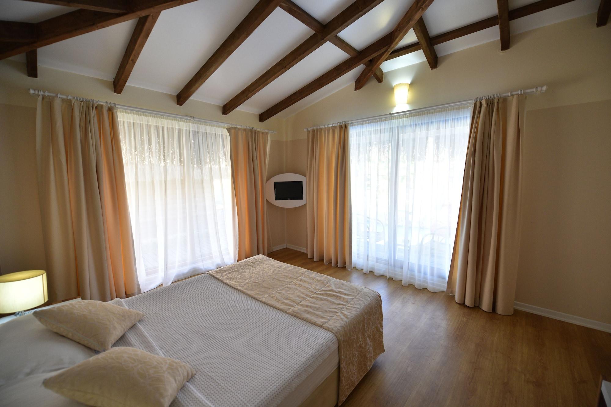 אולודניץ Sahra Su Holiday Village & Spa מראה חיצוני תמונה