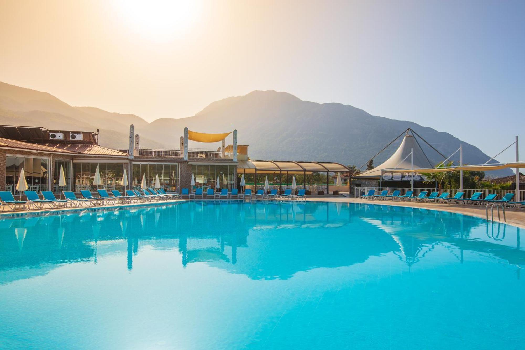 אולודניץ Sahra Su Holiday Village & Spa מראה חיצוני תמונה